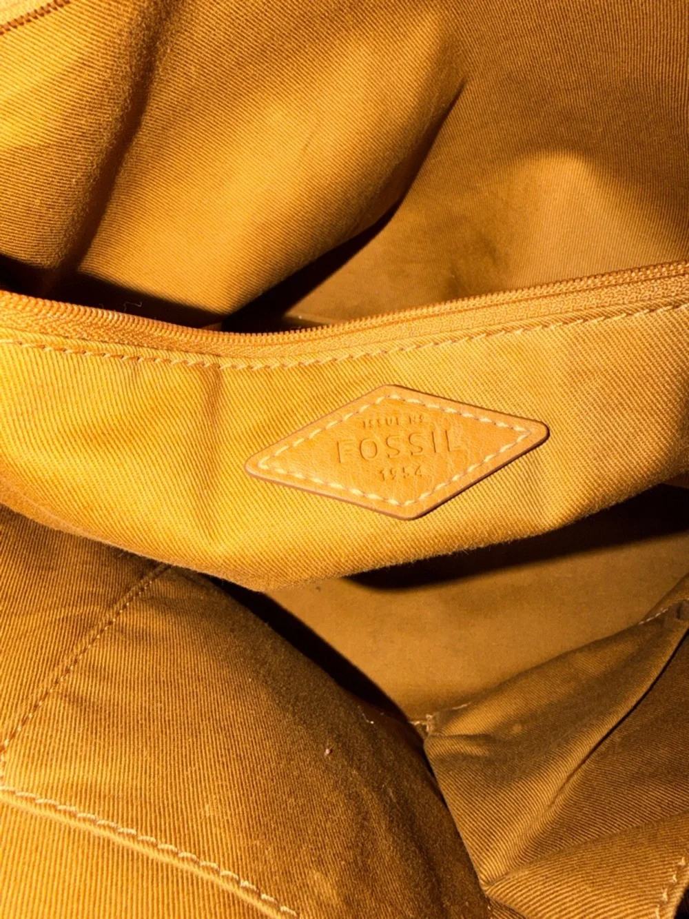 Fossil Emma Tote with Heart Design - Picture 9 of 9